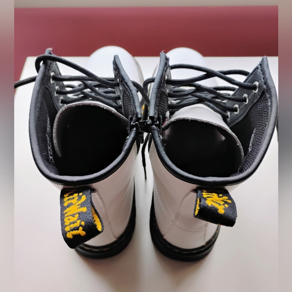 Dr. Martens ZAVALAY White Leather Boots with Black Details WOMEN'S SIZE 7 US 🆕 - Picture 5 of 9